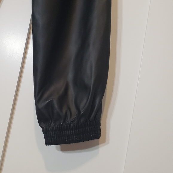 A New Day Vegan Black Leather Joggers Pants Size Medium Stretch Brand New - Picture 11 of 15